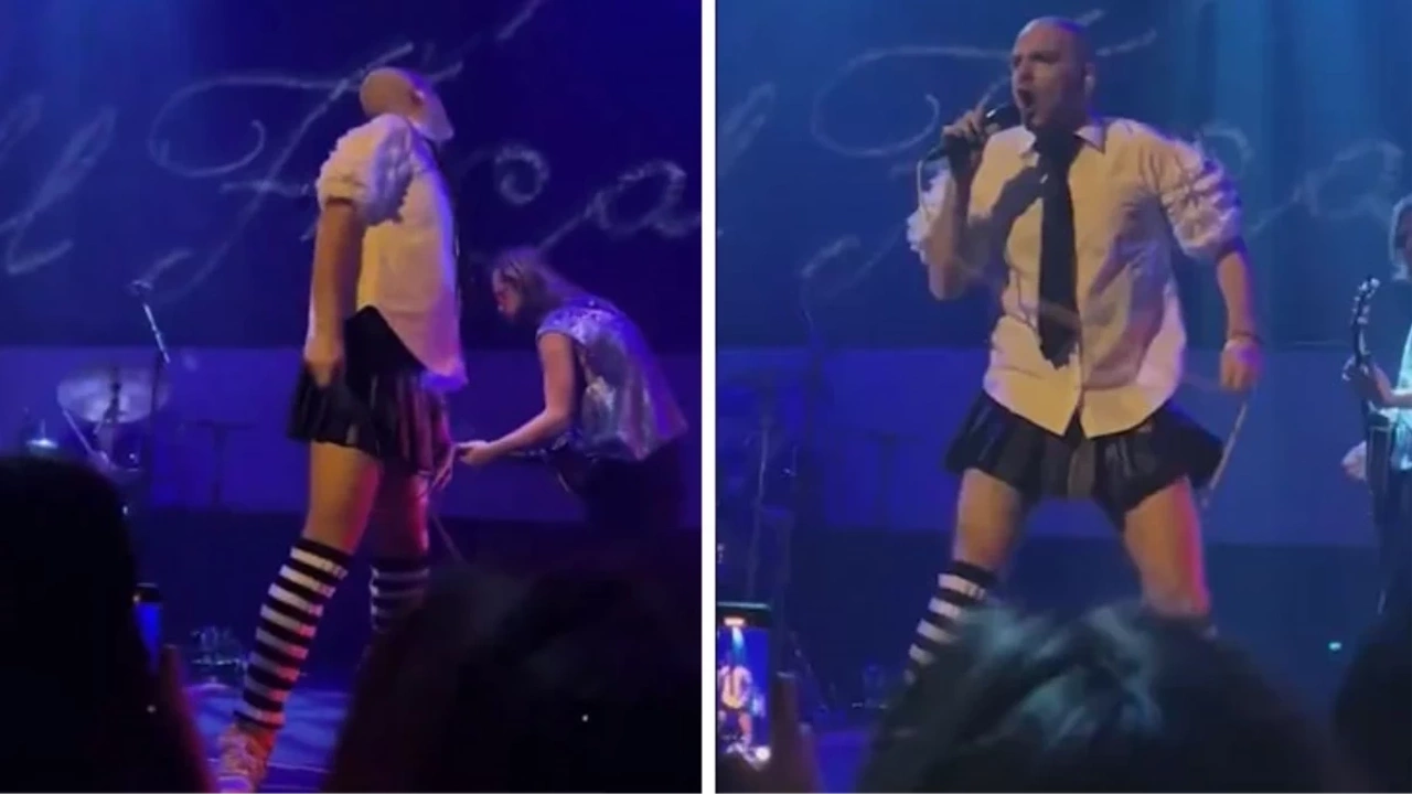 Büyük Ev Ablukada’nın solisti Bartu Küyükçağlayan’ın sahneye mini etekle çıkması sosyal medya gündeminde…