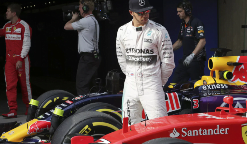 Formula 1 pilotu Lewis Hamilton ‘Mercedes’ten ayrılıp Ferrari’ye geçiyor’…