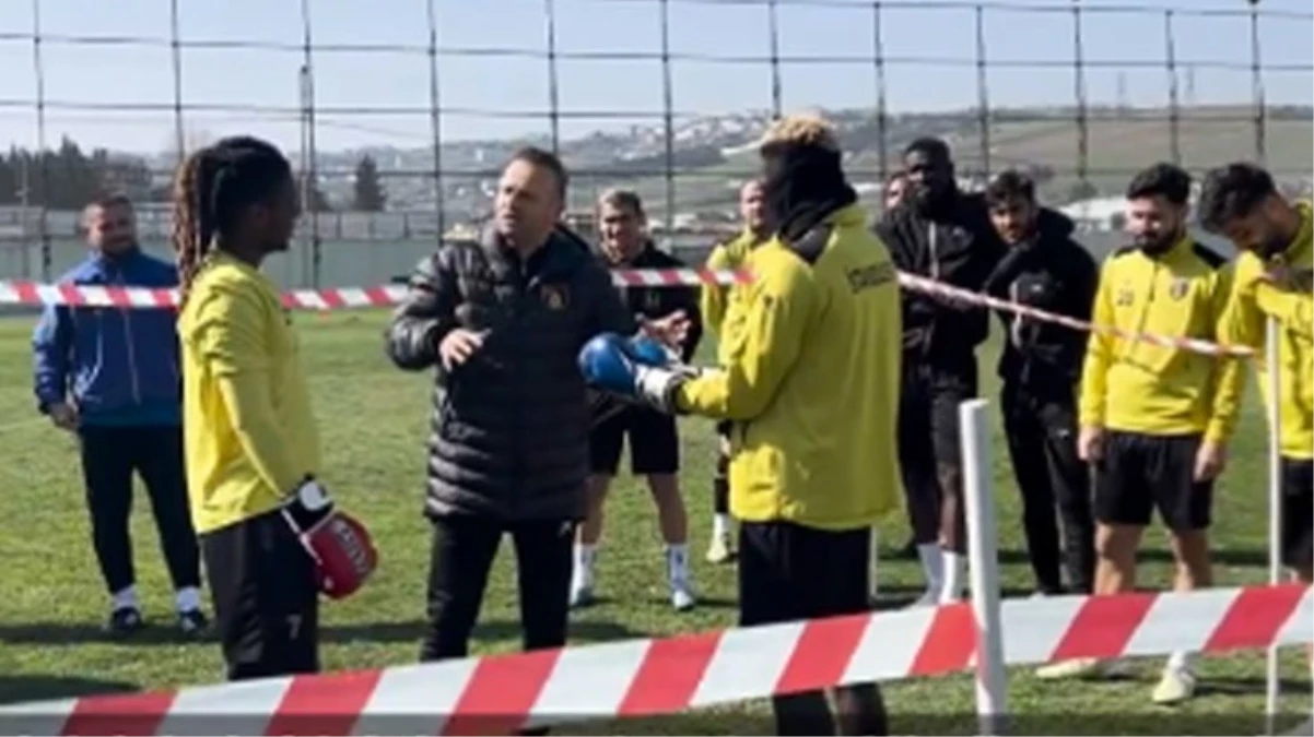 Süper Lig bildiğiniz gibi! Teknik direktör, kavga eden futbolcularını ringe çıkardı… Süper Lig bildiğiniz gibi! Teknik direktör, kavga eden futbolcularını ringe çıkardı…