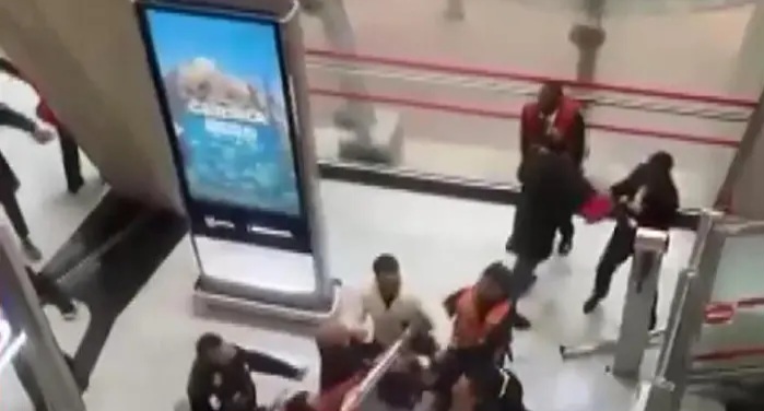 Fransa’ya sıçradı! PKK sempatizanları  Charles de Gaulle Havalimanı’nı karıştırdı