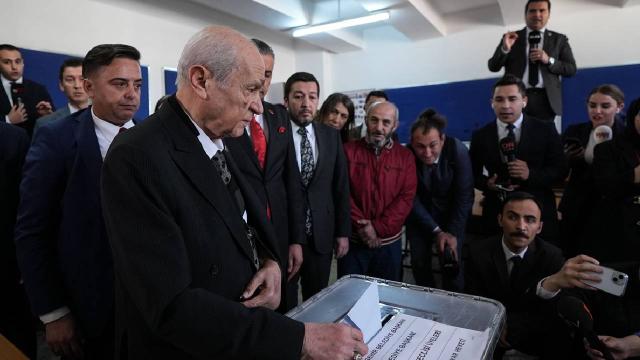 MHP Genel Başkanı Devlet Bahçeli oyunu kullandı