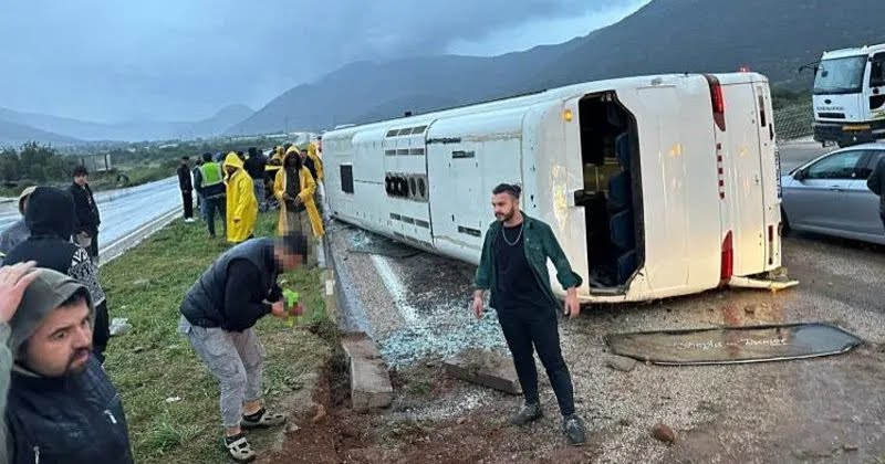 Mersin’de işçi servisi kaza yaptı: 23 yaralı