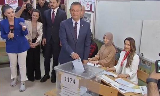 CHP Genel Başkanı Özgür Özel oyunu kullandı