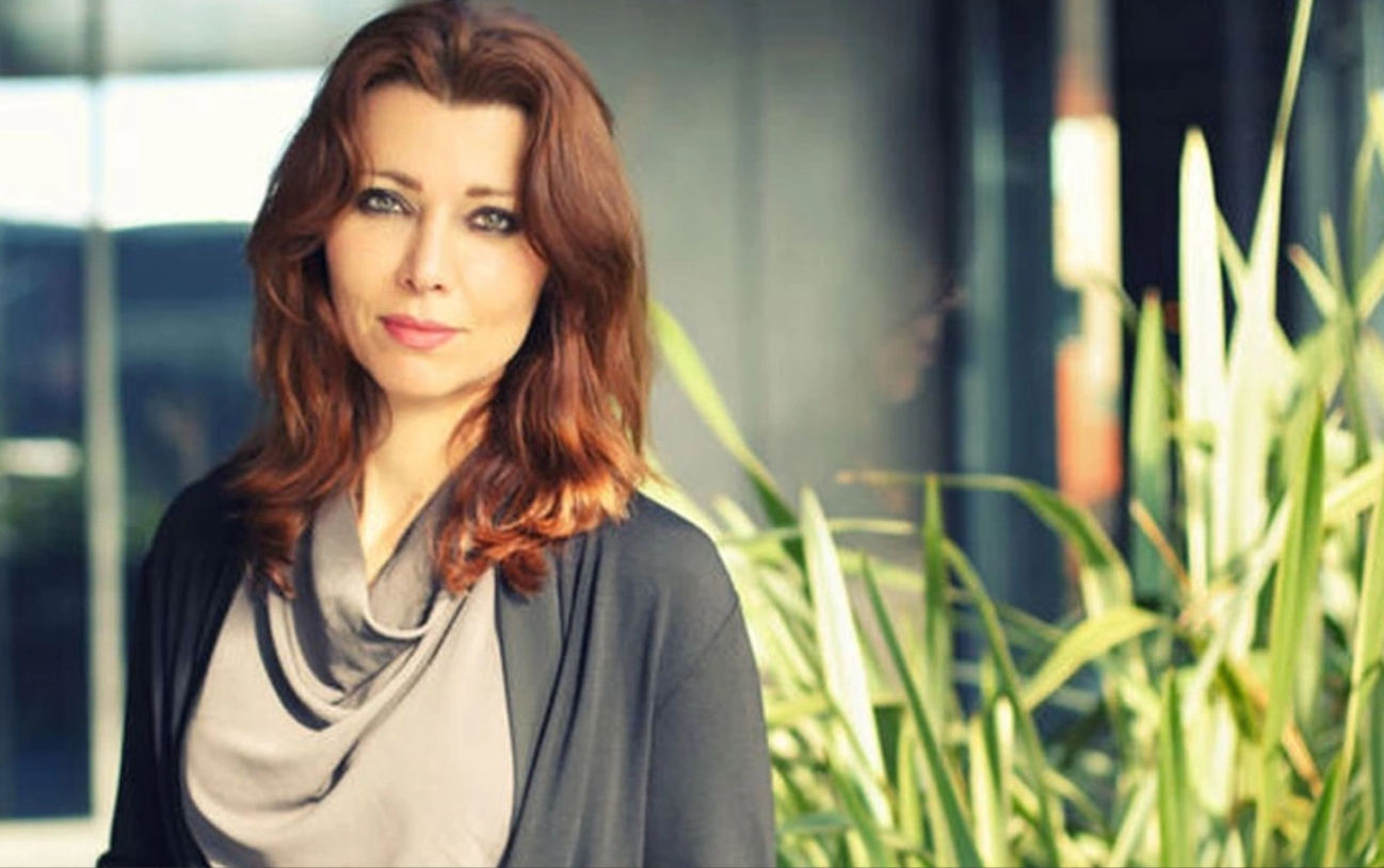 Elif Şafak’ın kitabı dizi oluyor… Elif Şafak’ın kitabı dizi oluyor…