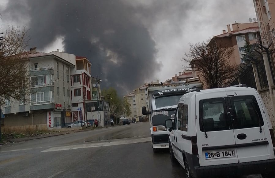 Ankara’nın Altındağ ilçesinde bulunan Demirciler Sanayisi’nde yangın çıktı Ankara’nın Altındağ ilçesinde bulunan Demirciler Sanayisi’nde yangın çıktı
