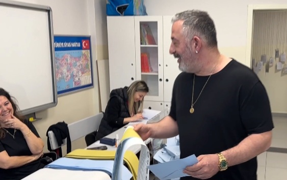 Komedyen Cem Yılmaz oyunu kullandı