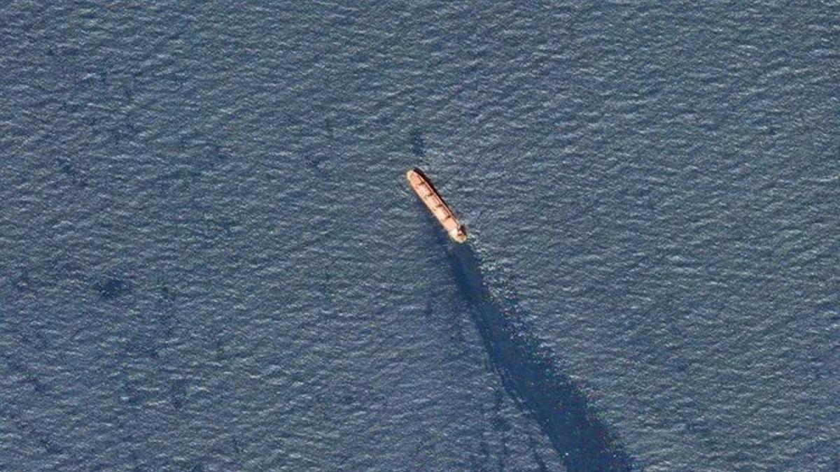 Husilerin vurduğu İngiliz gemisi battı Husilerin vurduğu İngiliz gemisi battı