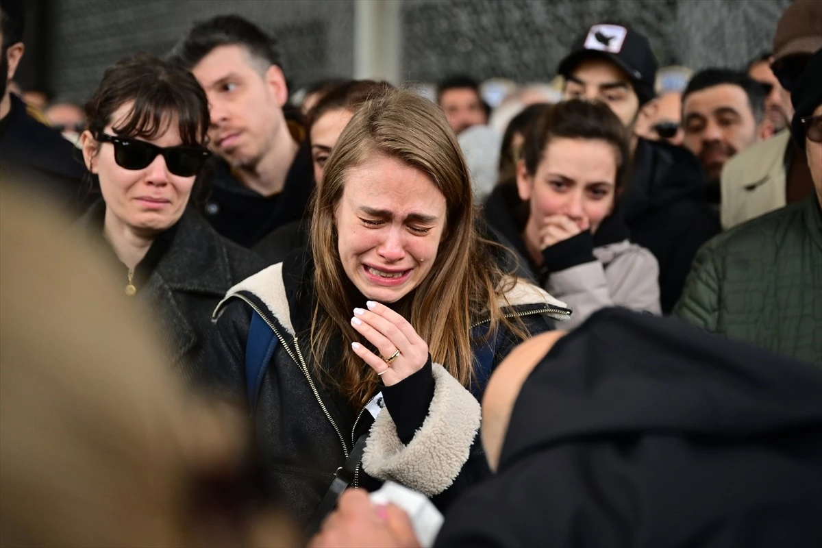 Şişli’de motosiklet kazasında hayatını kaybeden oyuncu Efe Deprem toprağa verildi…