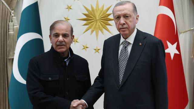 Başbakan Şahbaz Şerif : Cumhurbaşkanı Erdoğan’ı Pakistan’a davet etti