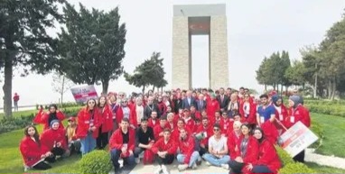 Vatan uğruna şehit düşen atalarının izinde yürüdüler Vatan uğruna şehit düşen atalarının izinde yürüdüler