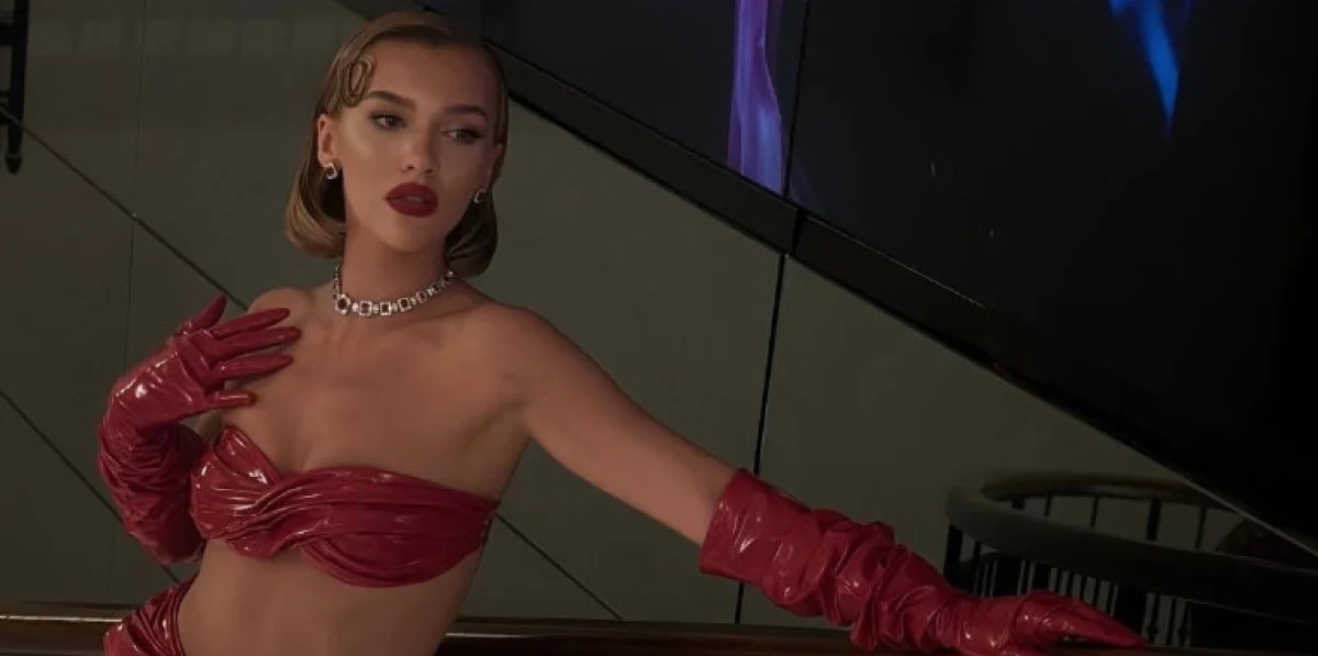 Oyuncu Melisa Döngel’in ödül gecesi kombini!