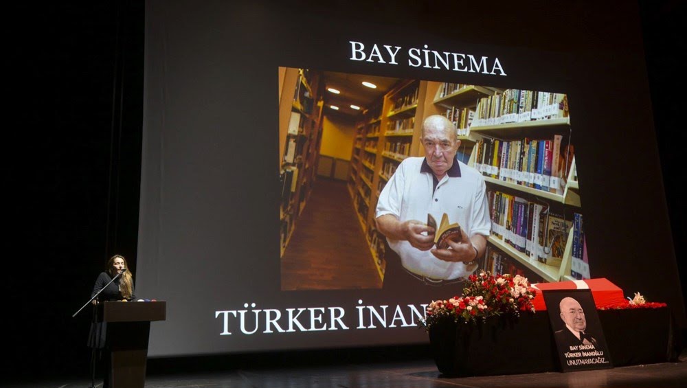 Yapımcı ve Yönetmen Türker İnanoğlu’na veda: Duayen sinemacı son yolculuğuna uğurlandı Yapımcı ve Yönetmen Türker İnanoğlu’na veda: Duayen sinemacı son yolculuğuna uğurlandı