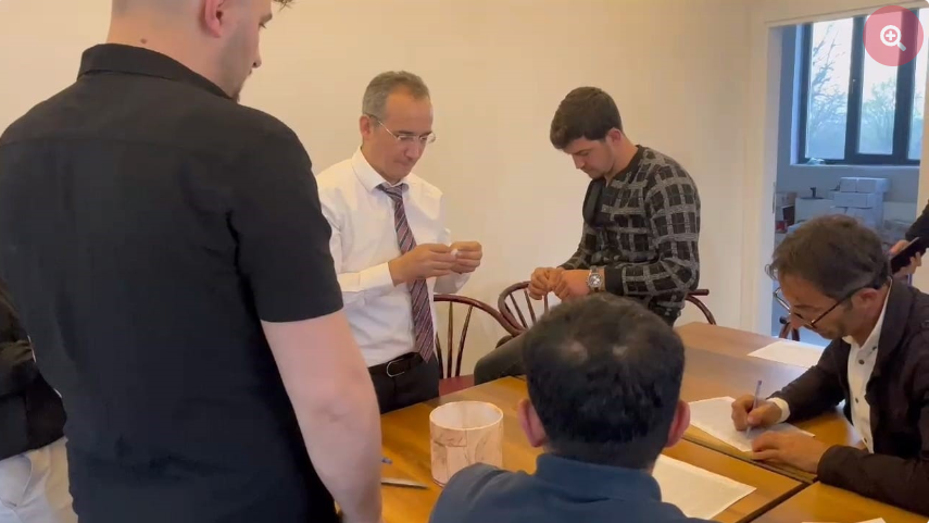 İki aday eşit oy alınca muhtar kura ile belirlendi!..