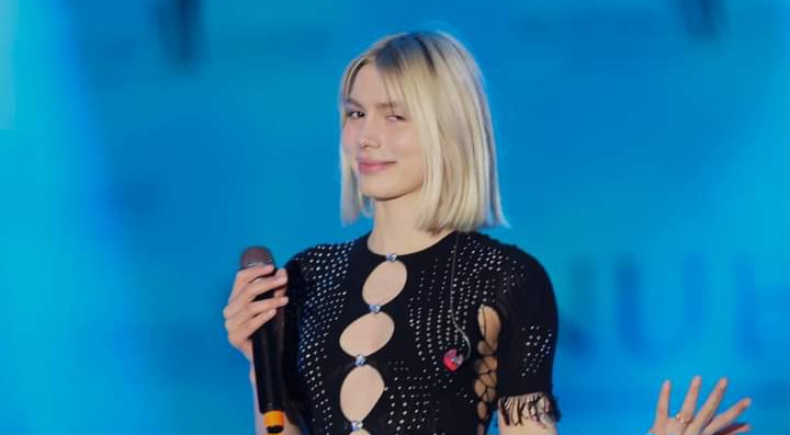 Şarkıcı Aleyna Tilki, seyirciyi mest etti