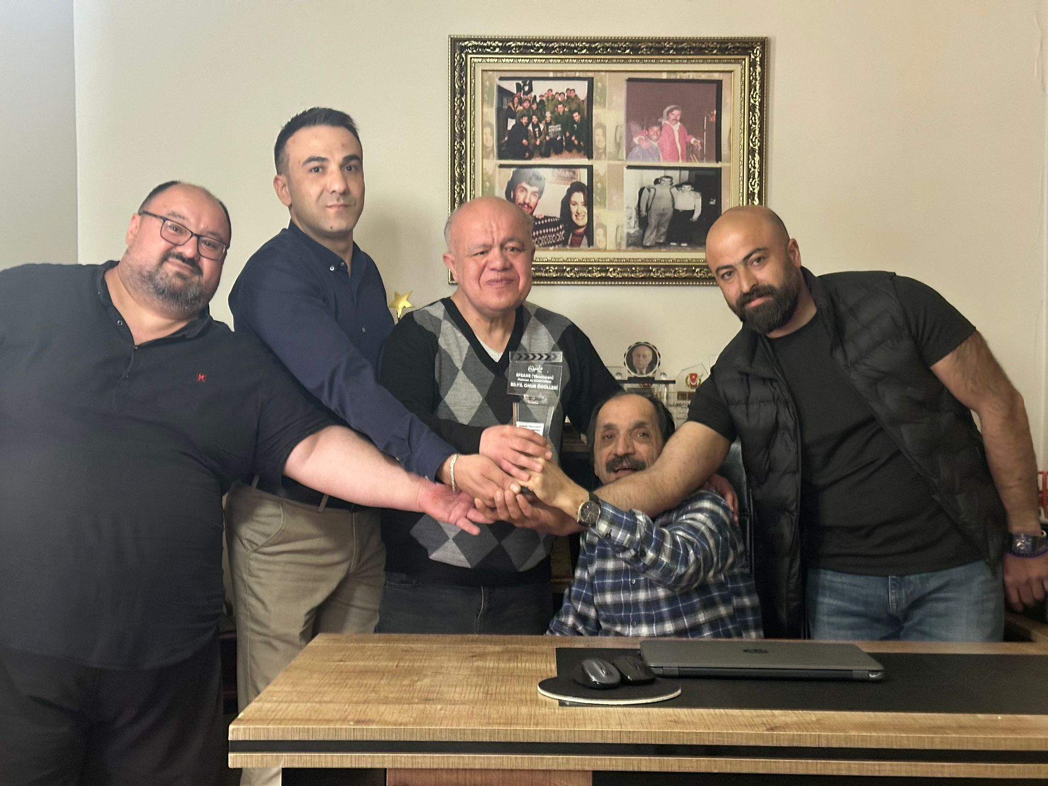 GAZETECİ DR. HABİB AYTEKİN ÖDÜLÜNÜ EFSANE YÖNETMEN MEHMET ALİ GÜNDOĞDU VE MSG TV EKİBİNDEN ALDI