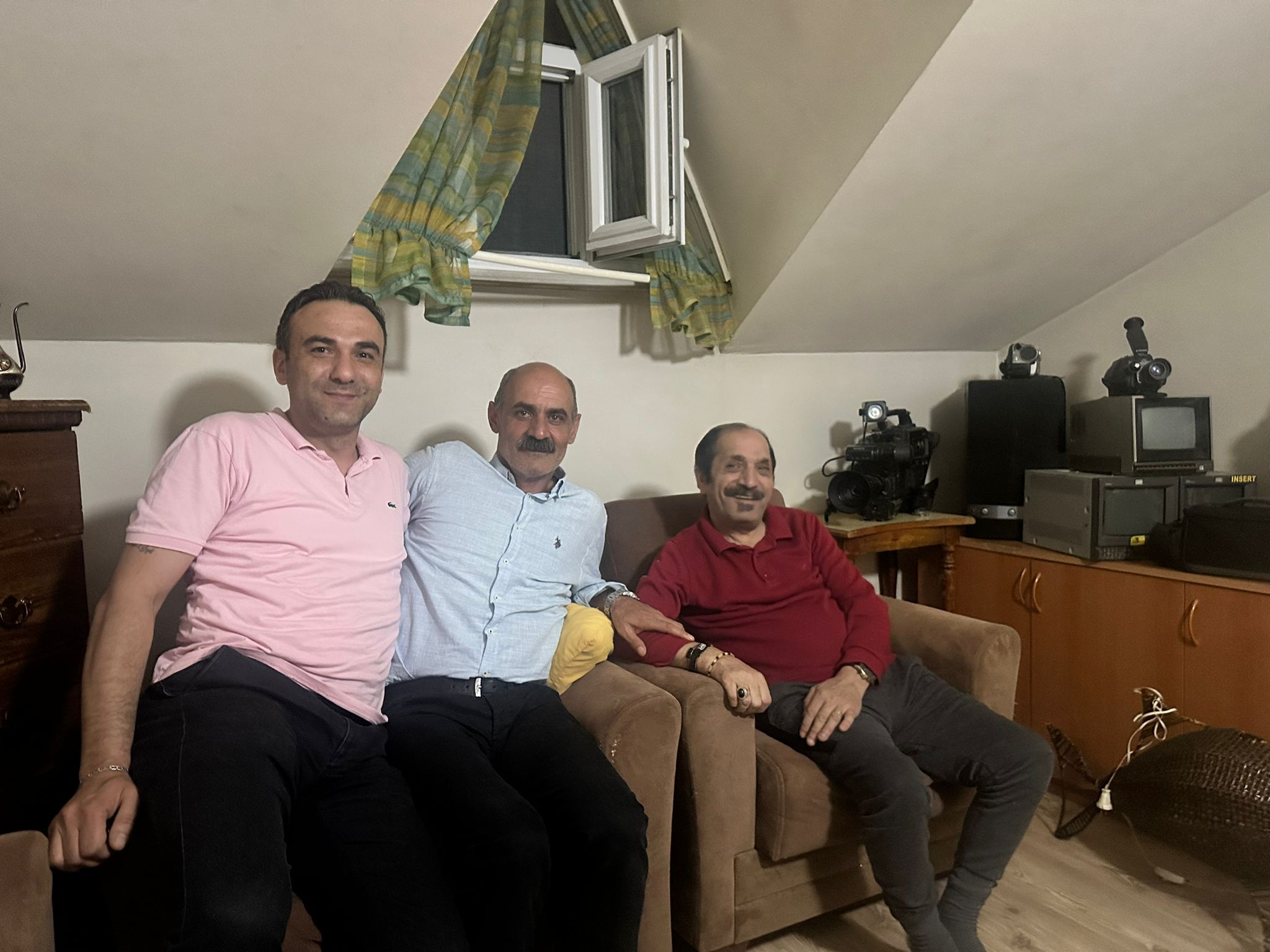 Efsane Yönetmen Mehmet Ali Gündoğdu ve iş insanı İsmail Canbay yapım merkezinde Efsane Yönetmen Mehmet Ali Gündoğdu ve iş insanı İsmail Canbay yapım merkezinde