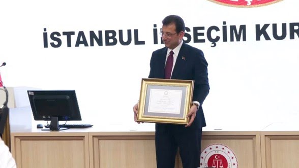 İBB Başkanı Ekrem İmamoğlu mazbatasını aldı İBB Başkanı Ekrem İmamoğlu mazbatasını aldı