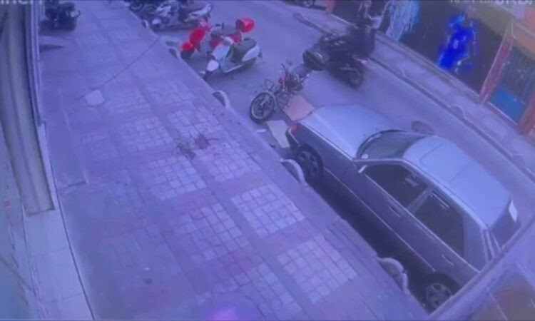 Bağcılar’da sokak ortasında silahlı çatışma: 2 yaralı Bağcılar’da sokak ortasında silahlı çatışma: 2 yaralı