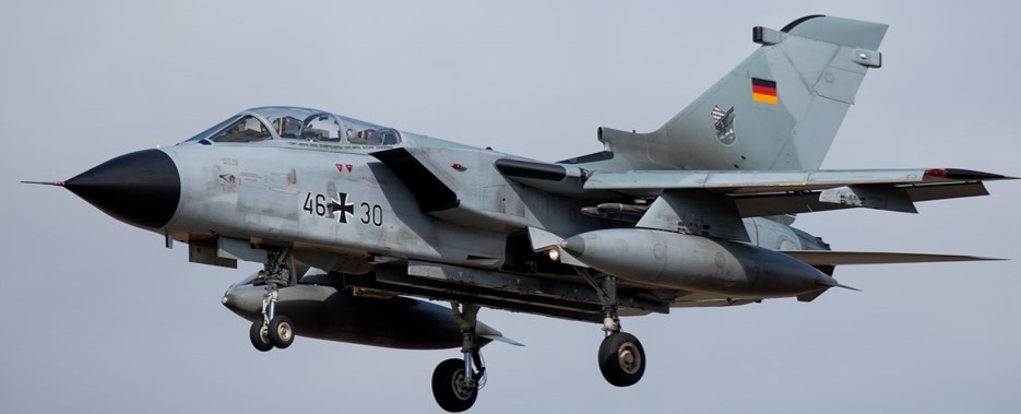 Alman savaş uçakları engelledi