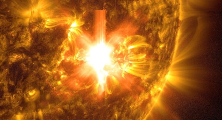 NASA fotoğraf yayınladı: Güneş’te güçlü patlama!