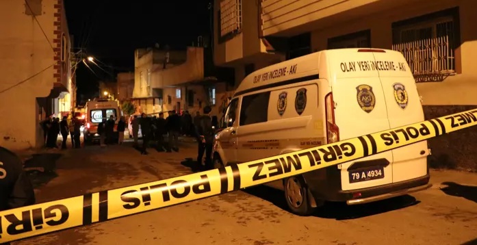 Kilis’te dehşet evi: Baba ile eşi ve 3 çocuğu evlerinde ölü bulundu Kilis’te dehşet evi: Baba ile eşi ve 3 çocuğu evlerinde ölü bulundu