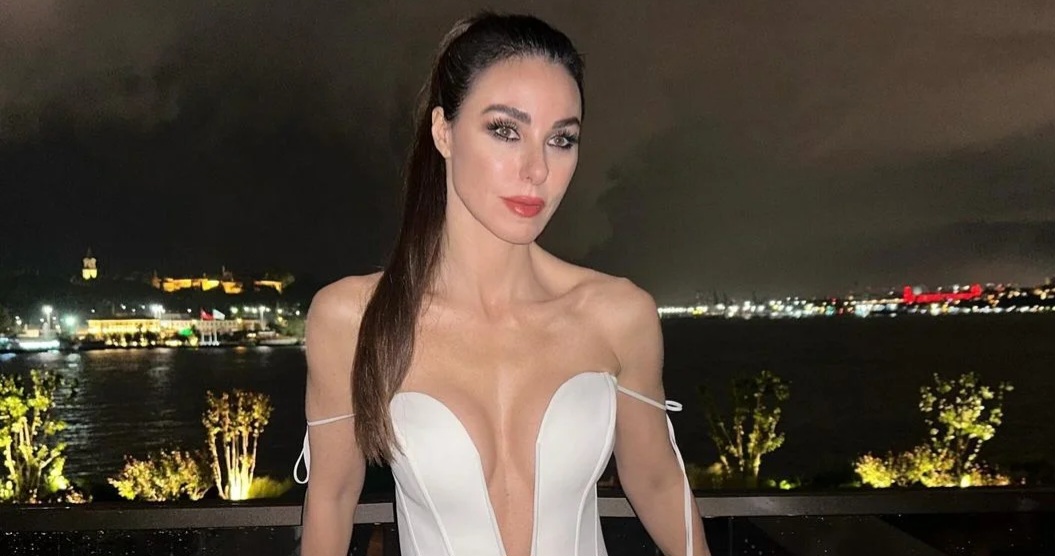 Defne Samyeli’den cesur pozlar