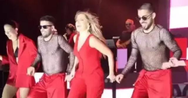 Hadise’nin cesur dans performansı sosyal medyayı salladı! Hadise’nin cesur dans performansı sosyal medyayı salladı!