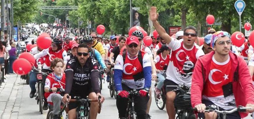 Kadıköy’de Motosikletliler öldürülen taksici ve motokuryeleri andı