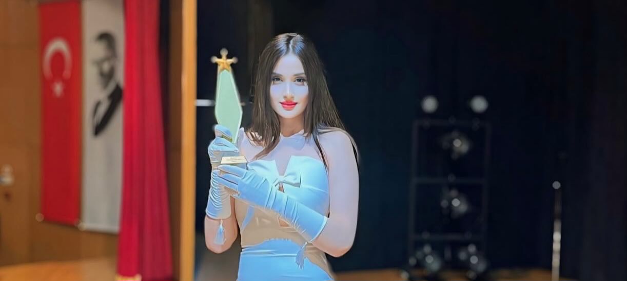 Türkiye Güzeli Nur Sarı, yılın modeli seçildi