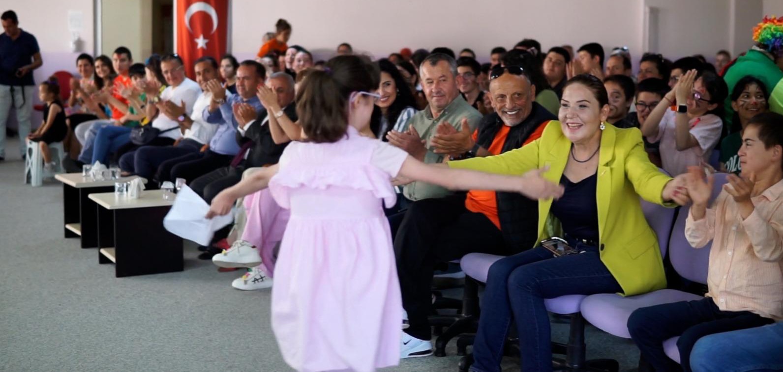 Şükriye Karaben, yüreklere dokunmaya devam ediyor