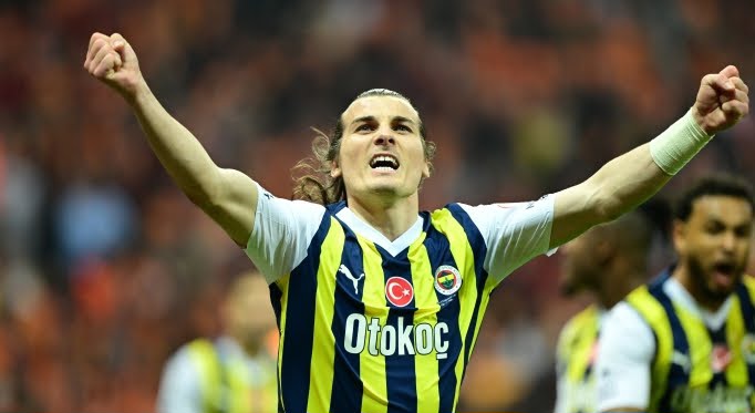 Fenerbahçe, derbide Galatasaray’ı yendi: Süper Lig’de şampiyonluk son haftaya kaldı