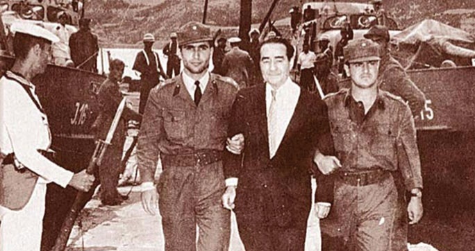 Türkiye tarihinde kara bir leke olan “27 Mayıs 1960 Darbesi” Türkiye tarihinde kara bir leke olan “27 Mayıs 1960 Darbesi”