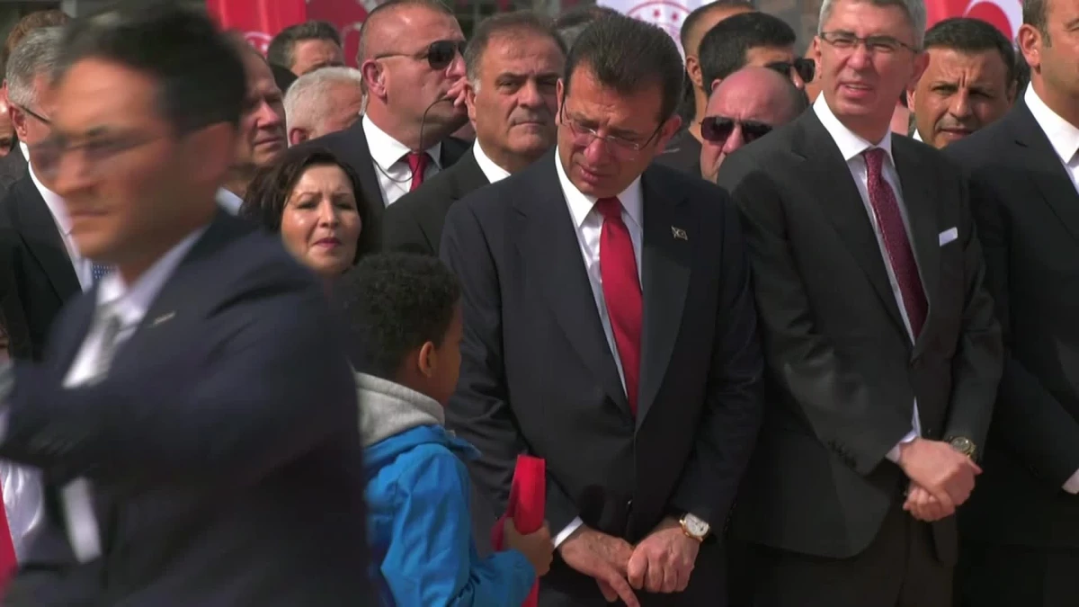 19 Mayıs Atatürk’ü Anma, Gençlik ve Spor Bayramı dolayısıyla Taksim Cumhuriyet Anıtı önünde tören düzenlendi