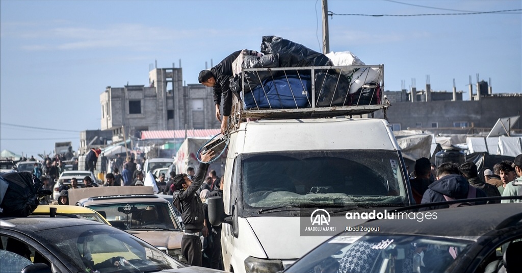 İsrail, kara savaşı öncesinde Filistinli’ler Refah kentini boşaltıyor