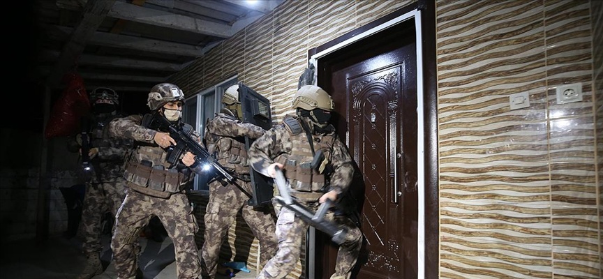 İzmir’de suç örgütüne operasyon: Ünlü bir gece kulübüne baskın yapıldı