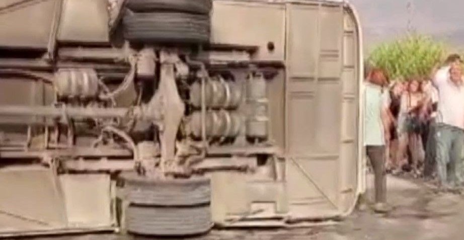 Silifke’de korkunç trafik kazası: 2 kişi hayatını kaybetti, 35 kişi yaralandı Silifke’de korkunç trafik kazası: 2 kişi hayatını kaybetti, 35 kişi yaralandı