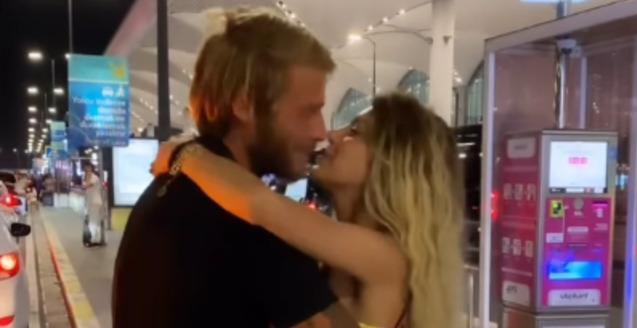 Yunus Emre, çok konuşulan karısına kavuştu! Eşini öpücüklere boğdu Yunus Emre, çok konuşulan karısına kavuştu! Eşini öpücüklere boğdu