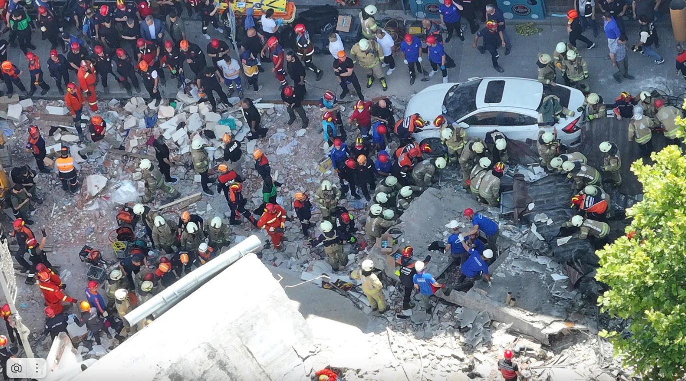 Küçükçekmece’de çöken bina ile ilgili açıklama: 1,5 kat kaçak!..