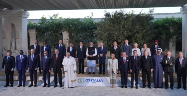 Cumhurbaşkanı Erdoğan, G-7 Liderler Zirvesi’nde aile fotoğrafı çekimine katıldı Cumhurbaşkanı Erdoğan, G-7 Liderler Zirvesi’nde aile fotoğrafı çekimine katıldı