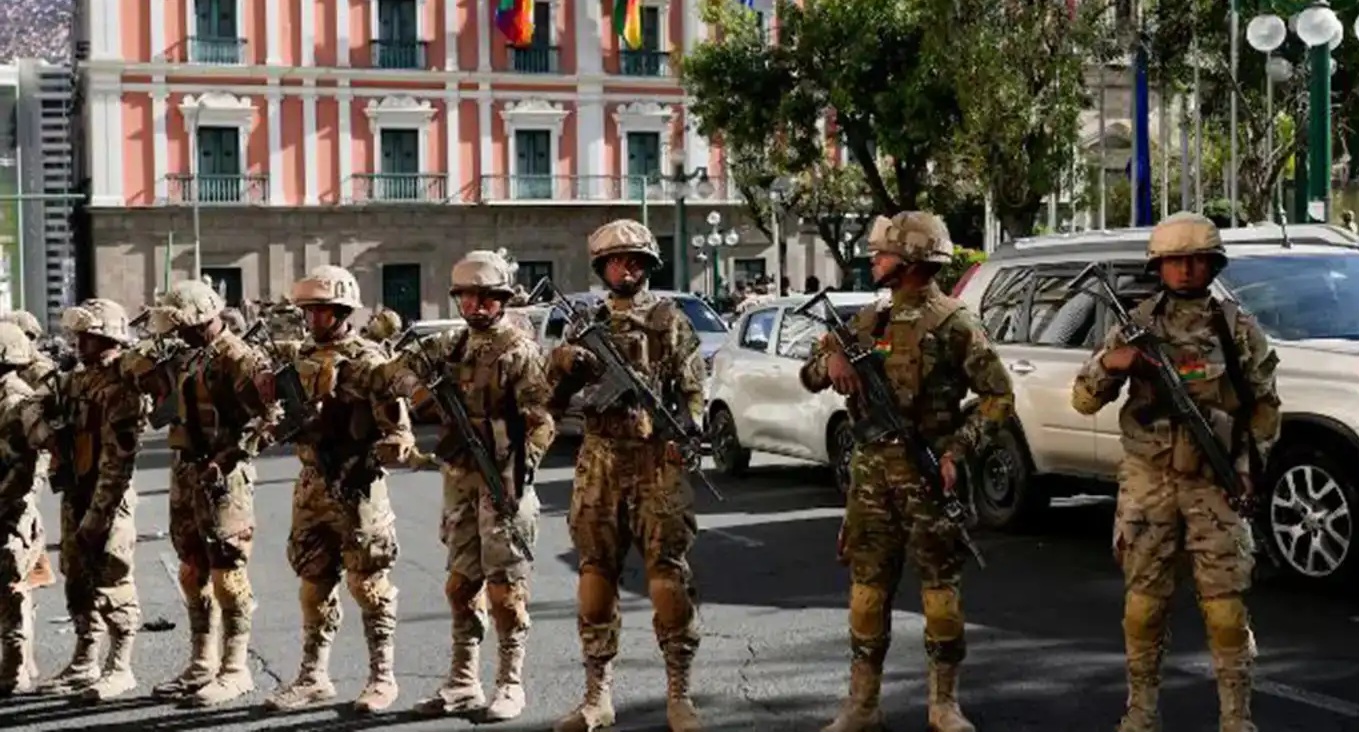 Bolivya’da askeri darbe girişimi başarısız oldu Bolivya’da askeri darbe girişimi başarısız oldu