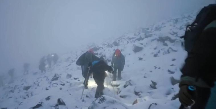 Ağrı Dağı’nda acı haber! iki dağcı yollarını kaybettiler, donarak öldüler Ağrı Dağı’nda acı haber! iki dağcı yollarını kaybettiler, donarak öldüler