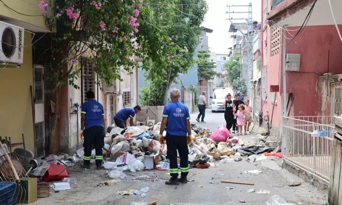 Adana’da şaşırtan görüntü: Evden 5 kamyon çöp çıktı