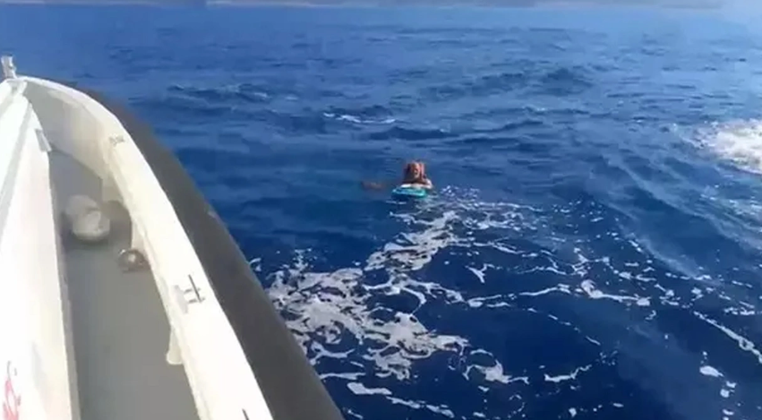 Yüzerek firar etmeye çalıştı, denizin ortasında böyle yakalandı… Yüzerek firar etmeye çalıştı, denizin ortasında böyle yakalandı…