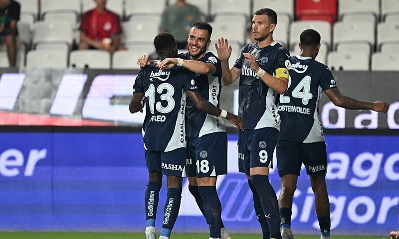 Kanarya hata yapmadı: Fenerbahçe Antalyaspor 2-0