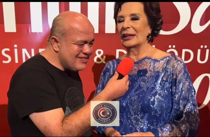 Hülya Koçyiğit, Film-San Sinema ve Dizi Ödüll gecesine damgasını vurdu!