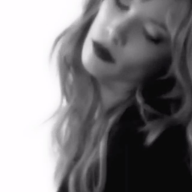 Şarkıcı Halsey “The Great Impersonator” Etkinliği İçin Geri Sayıyor