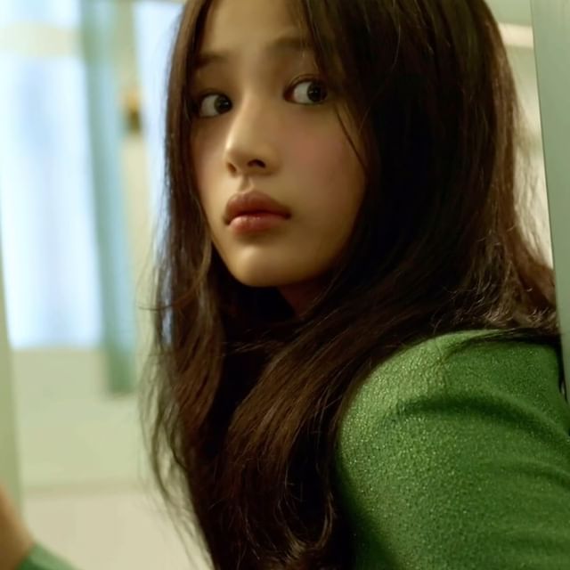 Şaşalı Bir İkon: Chanel’in Yeni Yüzü Minji Şaşalı Bir İkon: Chanel’in Yeni Yüzü Minji