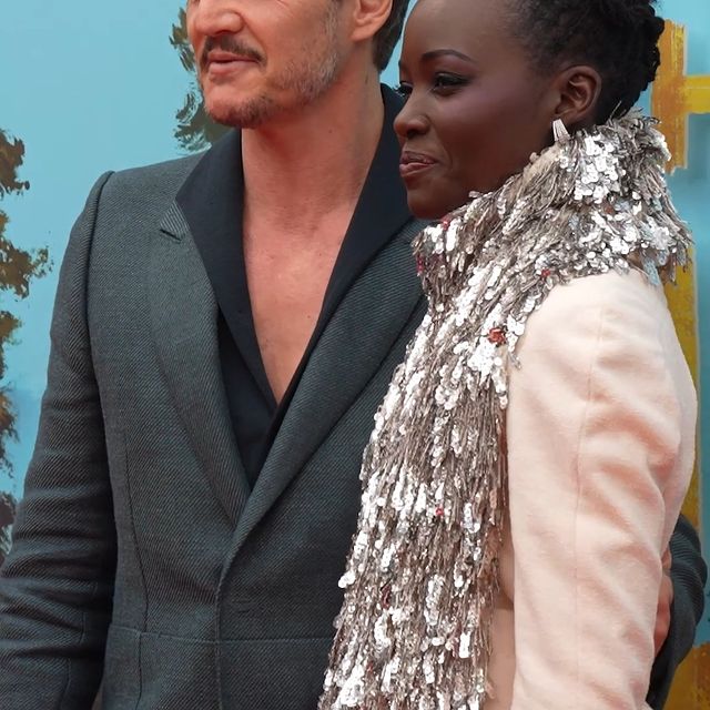 Red Carpet Etkinliğinde Pascal Ispunk ve Lupita Nyong’o’nun Etkileşimi