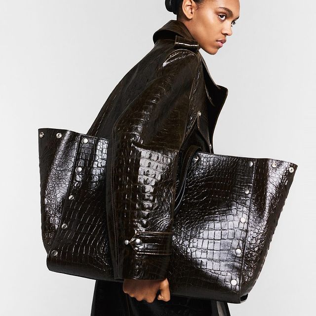 Yeni Stella McCartney Ürünü: Doğaya Duyarlı Vegan Malzemeyle Devrim Yaratıyor Yeni Stella McCartney Ürünü: Doğaya Duyarlı Vegan Malzemeyle Devrim Yaratıyor