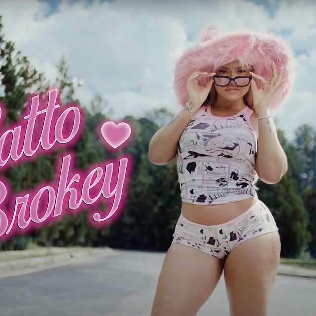 Gazeteci Latto, Müzik Videosuyla Brokey Duygusuna İlham Veriyor